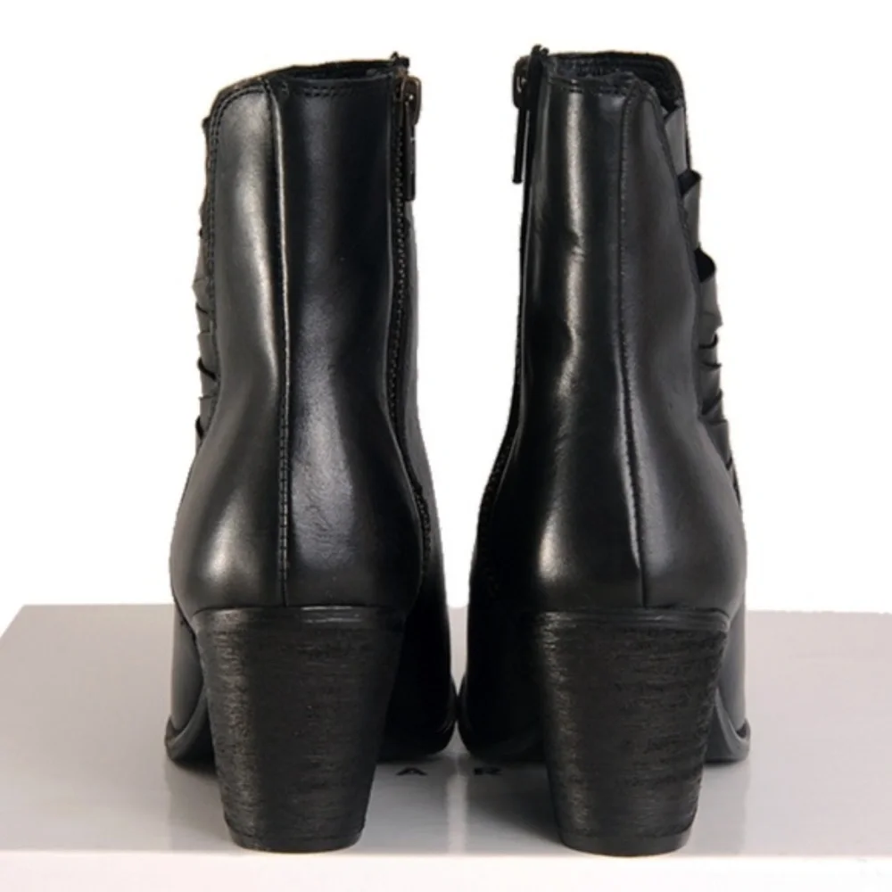 NIB Hardy Luxurious Black Leather Ankle Boot w/Block Heel - Picture 3 of 7